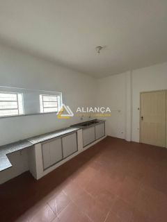 CASA Á VENDA  COM 5 QUARTOS  1 SUÍTE, NO CENTRO EM ARACAJU/SE