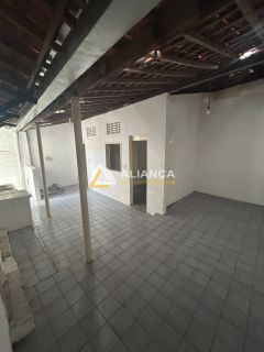 CASA Á VENDA  COM 5 QUARTOS  1 SUÍTE, NO CENTRO EM ARACAJU/SE
