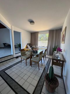 CASA À VENDA COM  5 QUARTOS,SENDO 3 SUÍTES NO BAIRRO FAROLÂNDIA EM ARACAJU SERGIPE