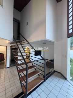 CASA À VENDA COM  5 QUARTOS,SENDO 3 SUÍTES NO BAIRRO FAROLÂNDIA EM ARACAJU SERGIPE