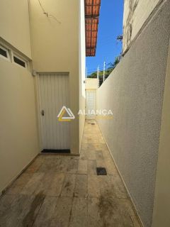 CASA À VENDA COM  5 QUARTOS,SENDO 3 SUÍTES NO BAIRRO FAROLÂNDIA EM ARACAJU SERGIPE