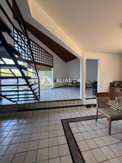 CASA À VENDA COM  5 QUARTOS,SENDO 3 SUÍTES NO BAIRRO FAROLÂNDIA EM ARACAJU SERGIPE