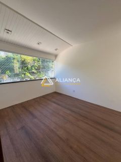 CASA À VENDA COM  5 QUARTOS,SENDO 3 SUÍTES NO BAIRRO FAROLÂNDIA EM ARACAJU SERGIPE