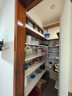 CASA À VENDA COM  5 QUARTOS,SENDO 3 SUÍTES NO BAIRRO FAROLÂNDIA EM ARACAJU SERGIPE