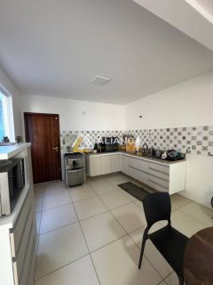 CASA À VENDA COM  5 QUARTOS,SENDO 3 SUÍTES NO BAIRRO FAROLÂNDIA EM ARACAJU SERGIPE