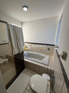 CASA À VENDA COM  5 QUARTOS,SENDO 3 SUÍTES NO BAIRRO FAROLÂNDIA EM ARACAJU SERGIPE