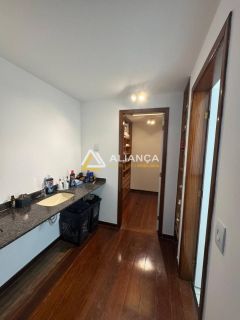 CASA À VENDA COM  5 QUARTOS,SENDO 3 SUÍTES NO BAIRRO FAROLÂNDIA EM ARACAJU SERGIPE