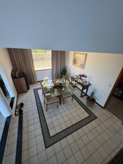 CASA À VENDA COM  5 QUARTOS,SENDO 3 SUÍTES NO BAIRRO FAROLÂNDIA EM ARACAJU SERGIPE