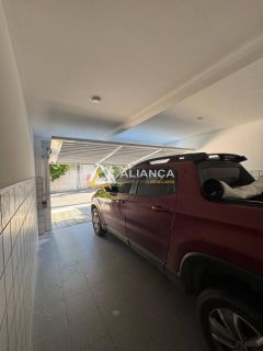 CASA À VENDA COM  5 QUARTOS,SENDO 3 SUÍTES NO BAIRRO FAROLÂNDIA EM ARACAJU SERGIPE