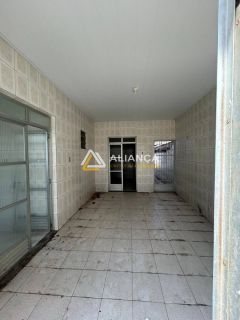 CASA À VENDA COM 3 QUARTOS,SENDO 3 SUÍTES NO BAIRRO AEROPORTO EM ARACAJU SERGIPE.