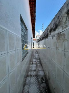 CASA À VENDA COM 3 QUARTOS,SENDO 3 SUÍTES NO BAIRRO AEROPORTO EM ARACAJU SERGIPE.