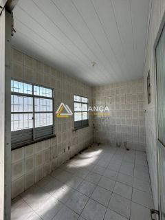 CASA À VENDA COM 3 QUARTOS,SENDO 3 SUÍTES NO BAIRRO AEROPORTO EM ARACAJU SERGIPE.