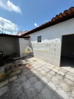 CASA À VENDA COM 3 QUARTOS,SENDO 3 SUÍTES NO BAIRRO AEROPORTO EM ARACAJU SERGIPE.
