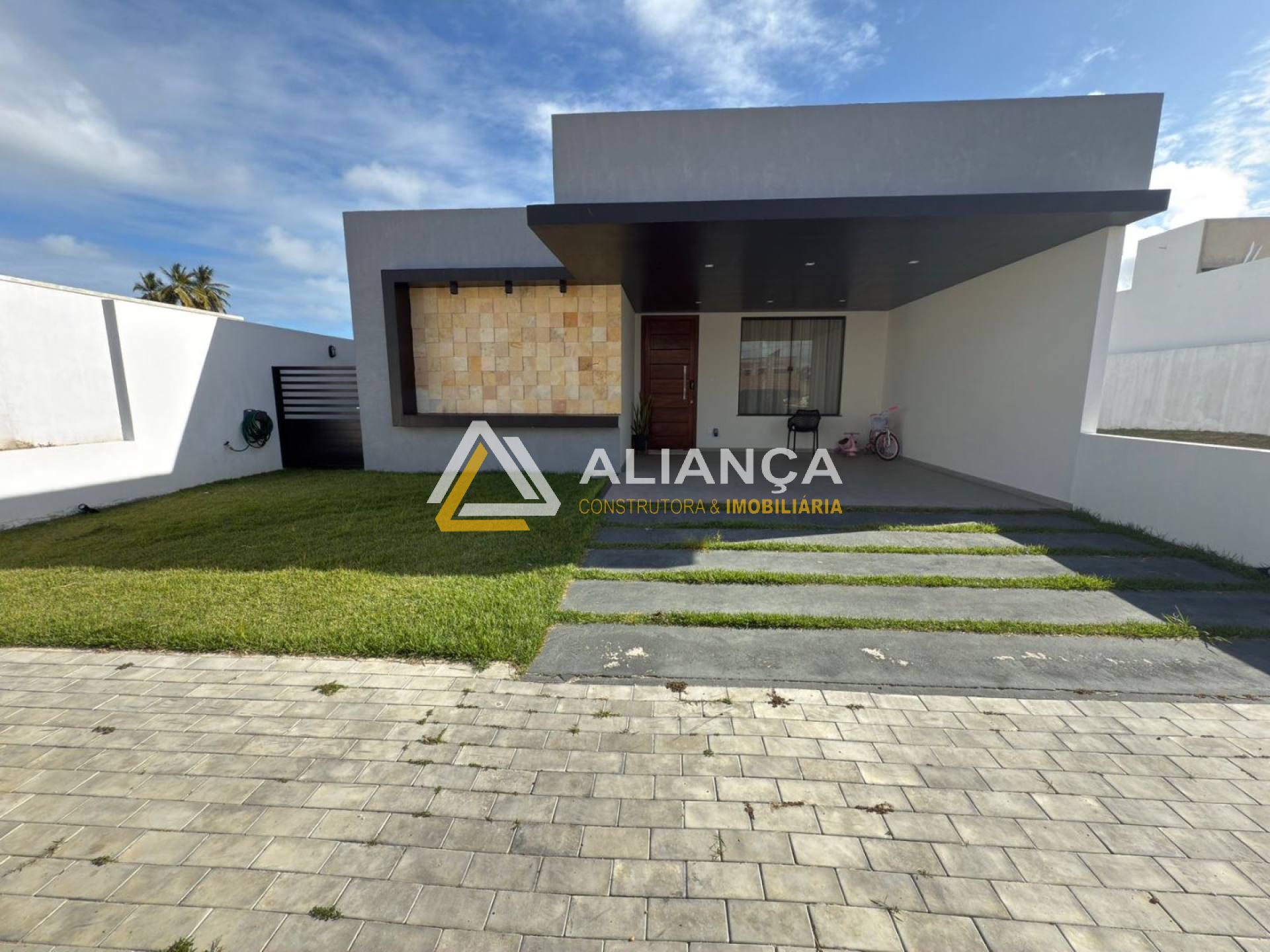 CASA À VENDA EM CONDOMÍNIO COM 3 QUARTOS,SENDO 1 SUÍTE NO BAIRRO OLHOS D` ÁGUA EM  BARRA  DOS COQUEIROS SERGIPE.