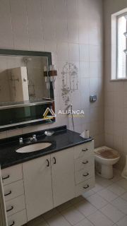 CASA Á VENDA COM 6 QUARTOS,SENDO 3 SUÍTES NO BAIRRO ATALAIA EM ARACAJU/SE.