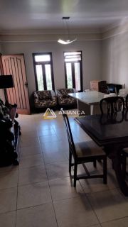 CASA Á VENDA COM 6 QUARTOS,SENDO 3 SUÍTES NO BAIRRO ATALAIA EM ARACAJU/SE.