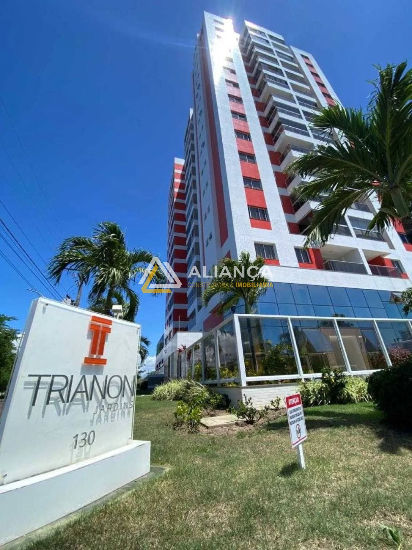 APARTAMENTO À VENDA NO CONDOMÍNIO TRIANON BAIRRO JARDINS EM ARACAJU SERGIPE.
