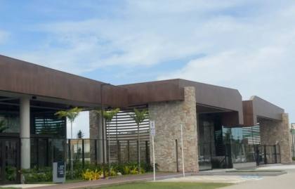 CASA À VENDA EM CONSTRUÇÃO,COM 4 QUARTOS,SENDO 3 SUÍTES NO CONDOMÍNIO INTERLAGOS BAIRRO ARUANA ARACAJU SE.