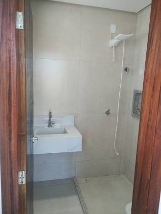 CASA À VENDA COM 03 QUARTOS,SENDO 01 SUÍTE NO CONDOMÍNIO MALUÍ RESIDENCE NA BARRA DOS COQUEIROS SERGIPE.