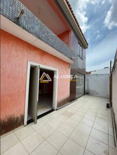 CASA À VENDA  NO BAIRRO ORLANDO DANTAS EM ARACAJU SERGIPE.