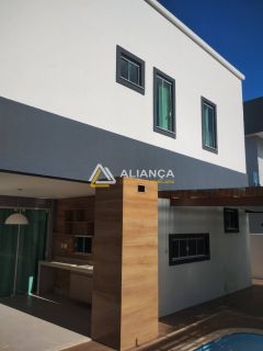 CASA À VENDA  DE  ALTO PADRÃO COM 4 SUÍTES NO CONDOMÍNIO FRAGATTA NO BAIRRO ARUANA  ARACAJU SERGIPE.