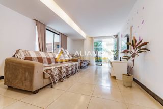 CASA DE ALTO PADRÃO À VENDA COM 08 QUARTOS,SENDO 08 SUÍTES NO BAIRRO ARUANA EM  ARACAJU SERGIPE.