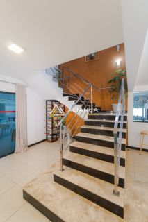 CASA DE ALTO PADRÃO À VENDA COM 08 QUARTOS,SENDO 08 SUÍTES NO BAIRRO ARUANA EM  ARACAJU SERGIPE.