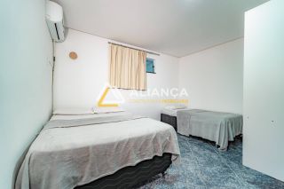 CASA DE ALTO PADRÃO À VENDA COM 08 QUARTOS,SENDO 08 SUÍTES NO BAIRRO ARUANA EM  ARACAJU SERGIPE.