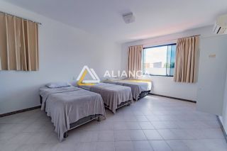 CASA DE ALTO PADRÃO À VENDA COM 08 QUARTOS,SENDO 08 SUÍTES NO BAIRRO ARUANA EM  ARACAJU SERGIPE.
