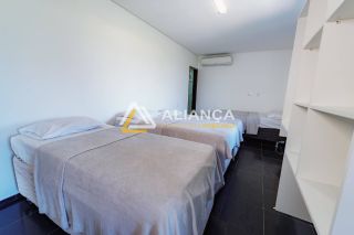 CASA DE ALTO PADRÃO À VENDA COM 08 QUARTOS,SENDO 08 SUÍTES NO BAIRRO ARUANA EM  ARACAJU SERGIPE.