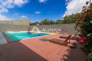 CASA DE ALTO PADRÃO À VENDA COM 08 QUARTOS,SENDO 08 SUÍTES NO BAIRRO ARUANA EM  ARACAJU SERGIPE.