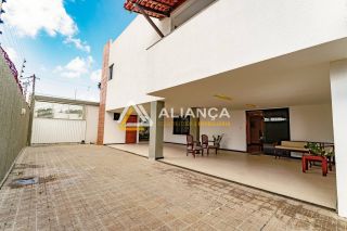 CASA DE ALTO PADRÃO À VENDA COM 08 QUARTOS,SENDO 08 SUÍTES NO BAIRRO ARUANA EM  ARACAJU SERGIPE.