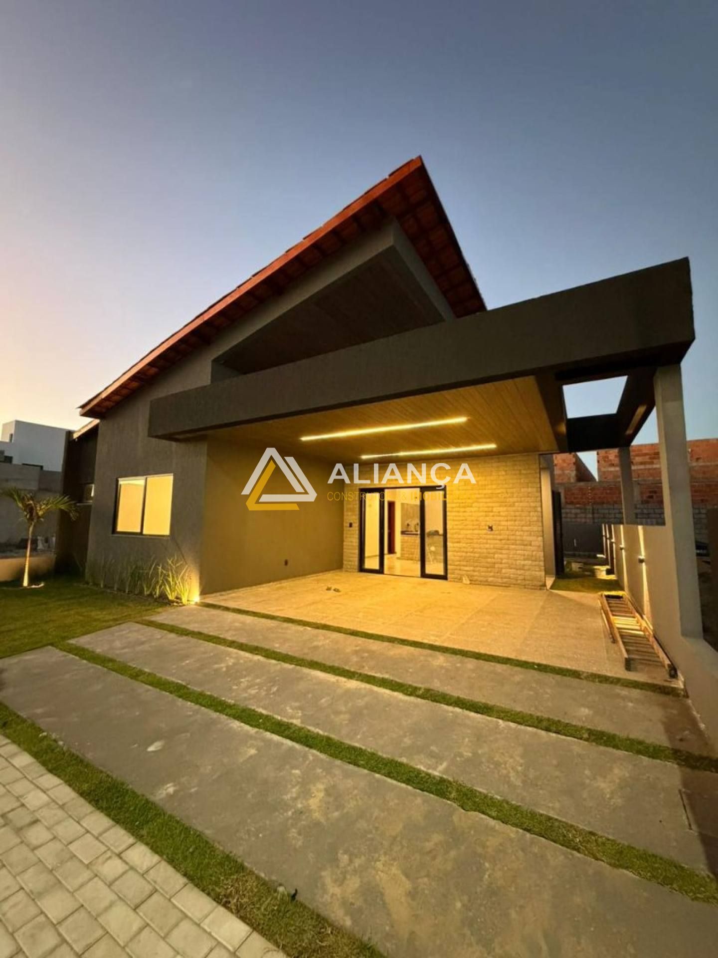 CASA À VENDA DE ALTO PADRÃO NO CONDOMÍNIO MALUÍ  RESIDENCE-BARRA DOS COQUEIROS SERGIPE!