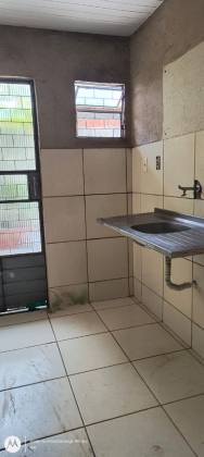 CASA 2/4 COM GARAGEM E QUINTAL GRANDE