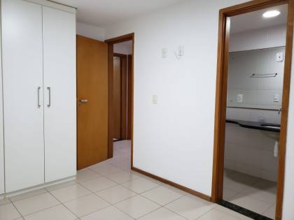Apartamento Para Alugar com 03 quartos 02 suítes no bairro Jatiúca em Maceió