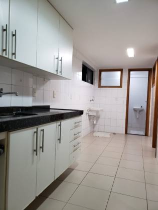 Apartamento Para Alugar com 03 quartos 02 suítes no bairro Jatiúca em Maceió
