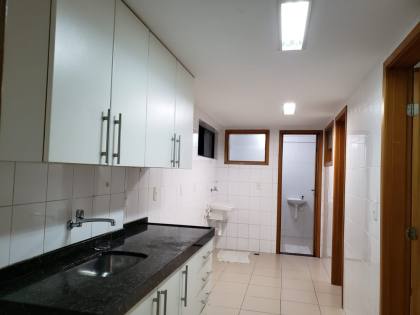 Apartamento Para Alugar com 03 quartos 02 suítes no bairro Jatiúca em Maceió