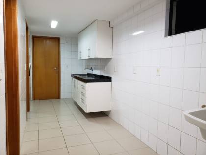 Apartamento Para Alugar com 03 quartos 02 suítes no bairro Jatiúca em Maceió