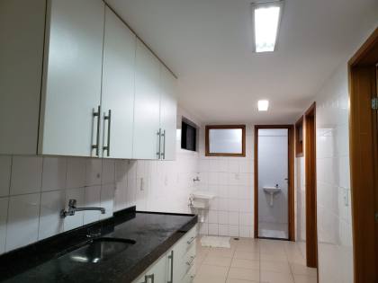 Apartamento Para Alugar com 03 quartos 02 suítes no bairro Jatiúca em Maceió