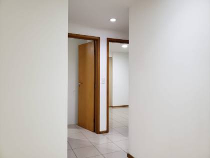 Apartamento Para Alugar com 03 quartos 02 suítes no bairro Jatiúca em Maceió