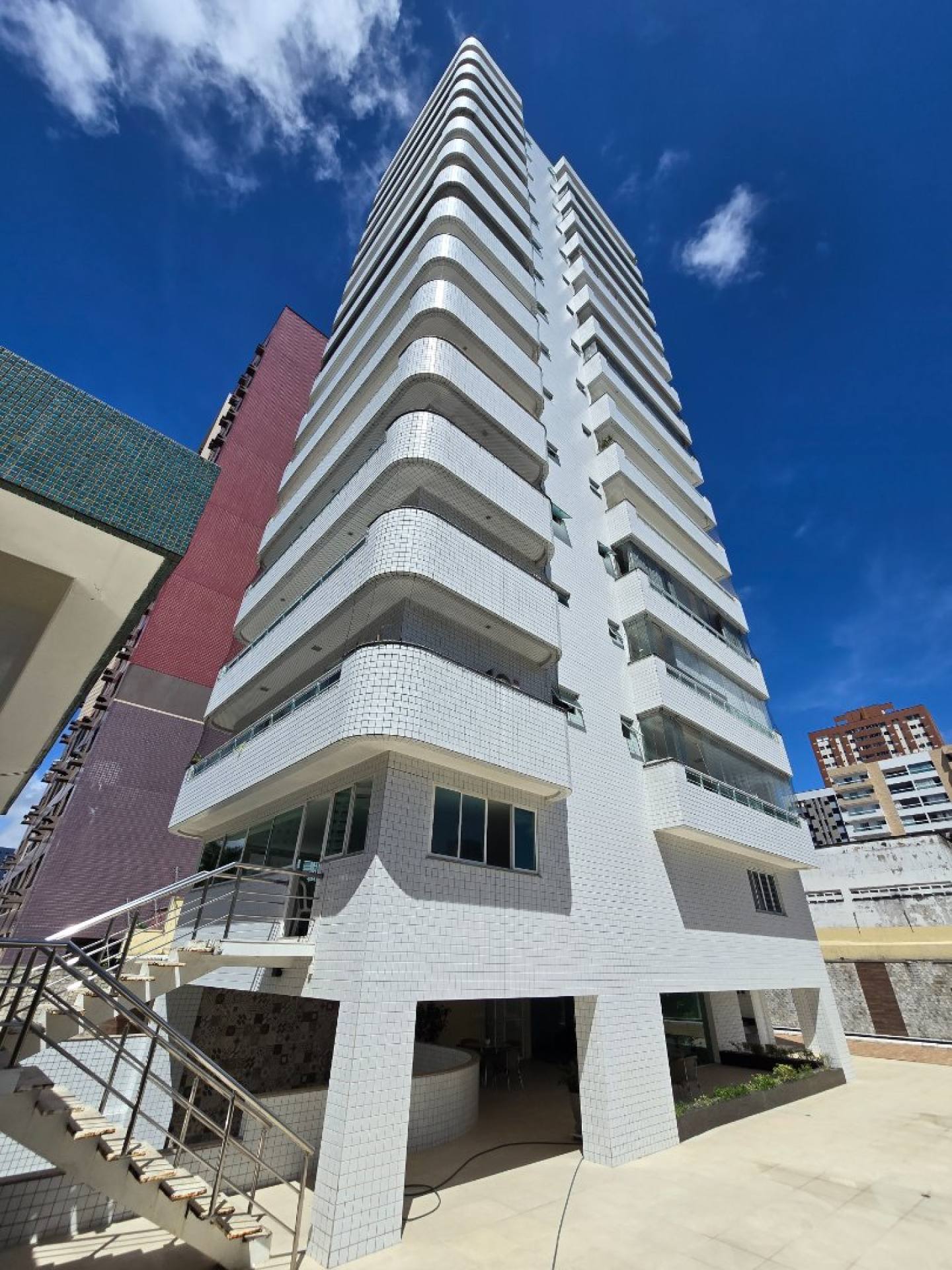 Alto Padrão na Aldeota: 170m² com 3 Suítes e Varanda Ampla