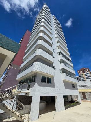 Alto Padrão na Aldeota: 170m² com 3 Suítes e Varanda Ampla