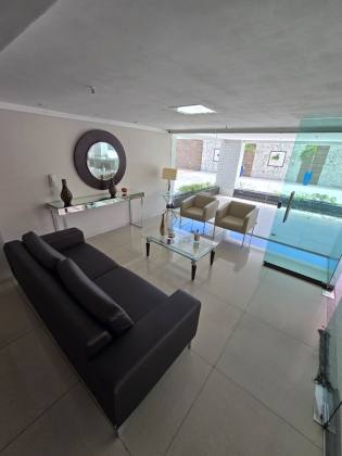 Alto Padrão na Aldeota: 170m² com 3 Suítes e Varanda Ampla