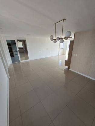 Alto Padrão na Aldeota: 170m² com 3 Suítes e Varanda Ampla