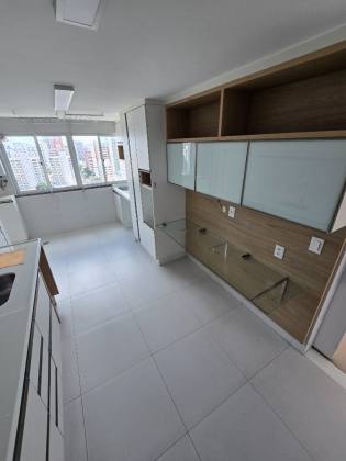Alto Padrão na Aldeota: 170m² com 3 Suítes e Varanda Ampla