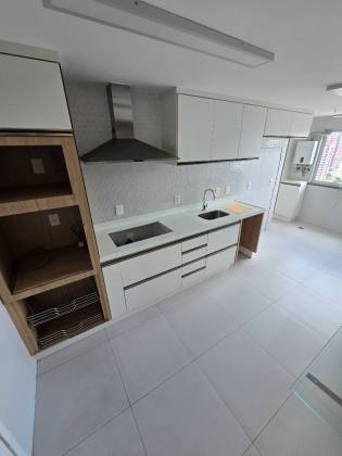 Alto Padrão na Aldeota: 170m² com 3 Suítes e Varanda Ampla