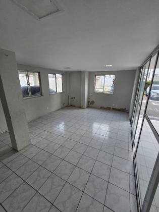 Apartamento com 3 dormitórios (2 suítes) em Messejana, a 2 quadras da Av. Washington Soares, com lazer completo e móveis projetados