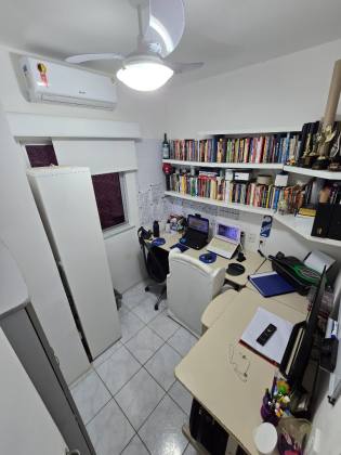 Apartamento com 3 dormitórios (2 suítes) em Messejana, a 2 quadras da Av. Washington Soares, com lazer completo e móveis projetados