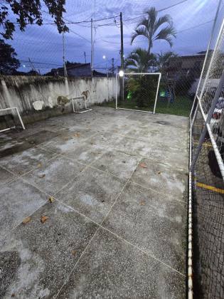 Apartamento com 3 dormitórios (2 suítes) em Messejana, a 2 quadras da Av. Washington Soares, com lazer completo e móveis projetados