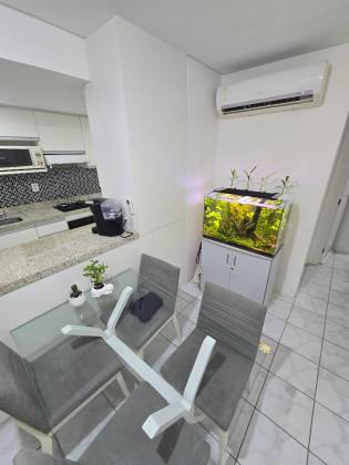 Apartamento com 3 dormitórios (2 suítes) em Messejana, a 2 quadras da Av. Washington Soares, com lazer completo e móveis projetados